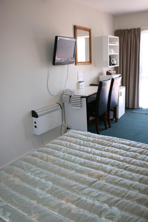 88 Wallace Court Motel Wellington Room photo