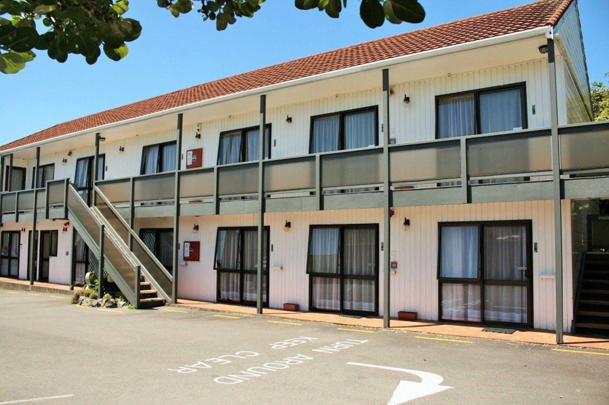 88 Wallace Court Motel Wellington Exterior photo